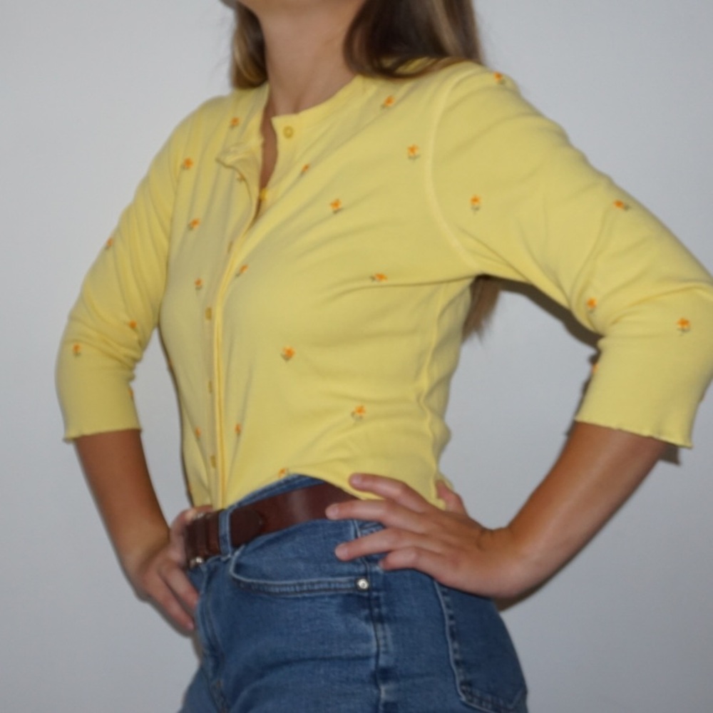 Yellow embroidered cardigan 3/4 sleeve with small flowers